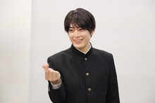 間宮祥太朗扮する難破剛の学生服姿。