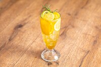 カフェ・アドレスで提供される「シトラスカモミール 【デトックスハーブティー】」。