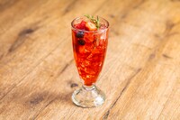 カフェ・アドレスで提供される「ベリーハイビスカス 【デトックスハーブティー】」。