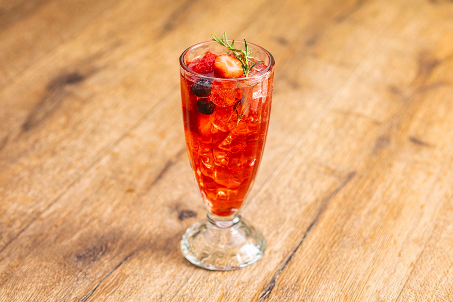 カフェ・アドレスで提供される「ベリーハイビスカス 【デトックスハーブティー】」。