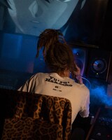 コラボアイテムの着用イメージ。