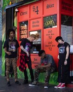 コラボアイテムの着用イメージ。