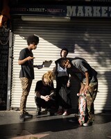 コラボアイテムの着用イメージ。