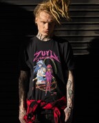 コラボアイテムの着用イメージ。