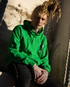 コラボアイテムの着用イメージ。