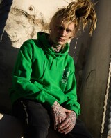 コラボアイテムの着用イメージ。