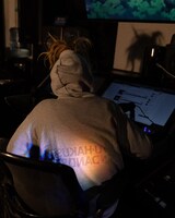 コラボアイテムの着用イメージ。