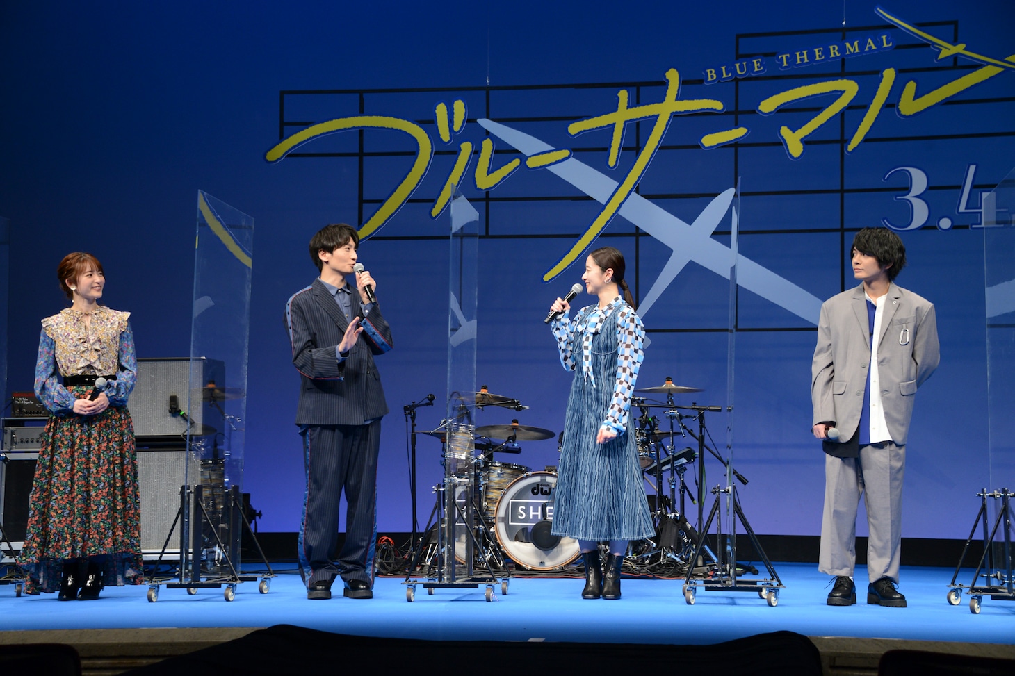 アニメ映画「ブルーサーマル」公開直前イベントの様子。