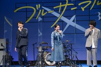 アニメ映画「ブルーサーマル」公開直前イベントの様子。