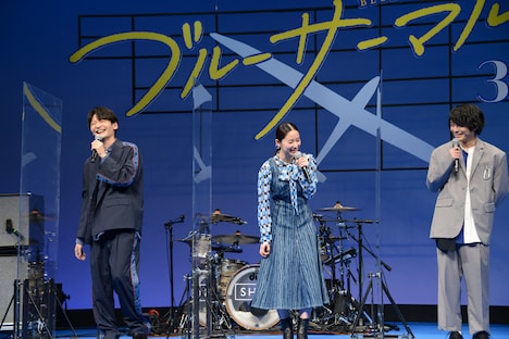 アニメ映画「ブルーサーマル」公開直前イベントの様子。