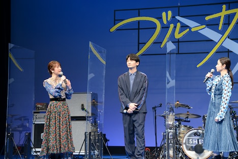 アニメ映画「ブルーサーマル」公開直前イベントの様子。