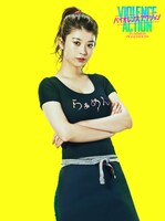 馬場ふみか扮する店長。