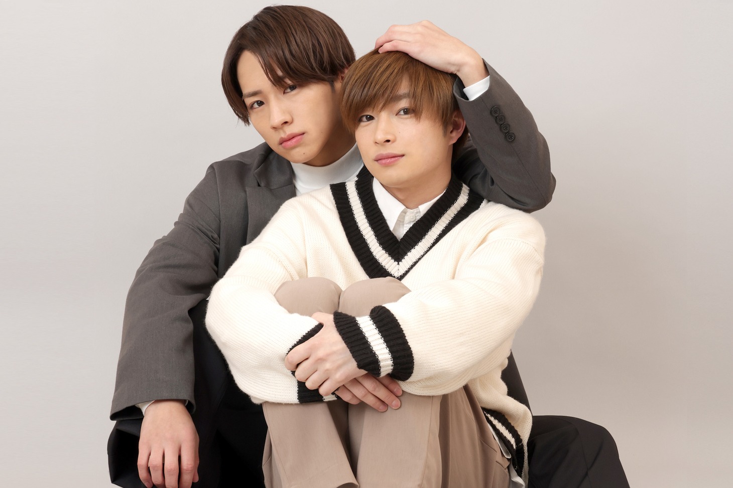 曽田陵介と佐藤友祐の2ショット。 (c)「不幸くんはキスするしかない！」製作委員会・MBS