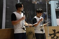 左から平子祐希、酒井健太。