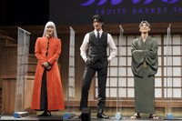 囲み取材の様子。