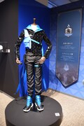 「ディズニー ツイステッドワンダーランド展|ヴィランズから生まれた世界」イグニハイド寮の様子。
