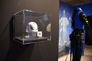 「ディズニー ツイステッドワンダーランド展|ヴィランズから生まれた世界」イグニハイド寮の様子。