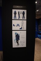 「ディズニー ツイステッドワンダーランド展｜ヴィランズから生まれた世界」イグニハイド寮の様子。