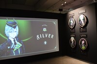 「ディズニー ツイステッドワンダーランド展｜ヴィランズから生まれた世界」ディアソムニア寮の様子。