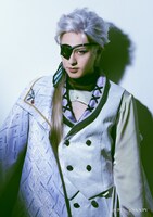 稲垣成弥扮するディミトリ・ロマネ。