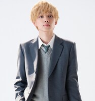 宮世琉弥扮する村井。