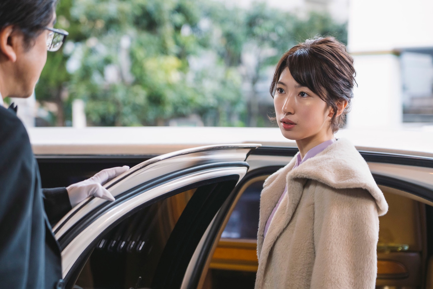 日比美思演じるナオ。