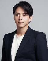 難破猛役の満島真之介。