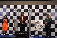 ガッツの審査員特別賞受賞にあたりBookLive書店員のすず木氏が話す様子。