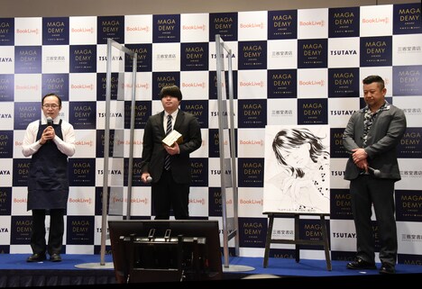 左から三省堂書店員の近西良昌氏、若宮詩暢の代理出席者として登壇した講談社電子書籍営業担当の岩井宏太郎氏、ケンドーコバヤシ。
