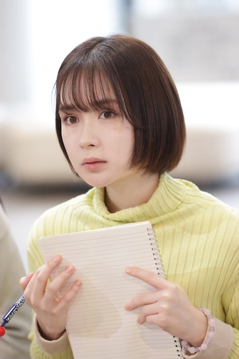 畑芽育演じるミキ。 (c)「不幸くんはキスするしかない！」製作委員会・MBS