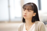 華村あすか演じるアンナ。 (c)「不幸くんはキスするしかない！」製作委員会・MBS
