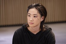 中山咲月演じる佐々木麦。 (c)「不幸くんはキスするしかない！」製作委員会・MBS