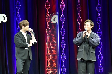 左から古川慎、鈴木崚汰。