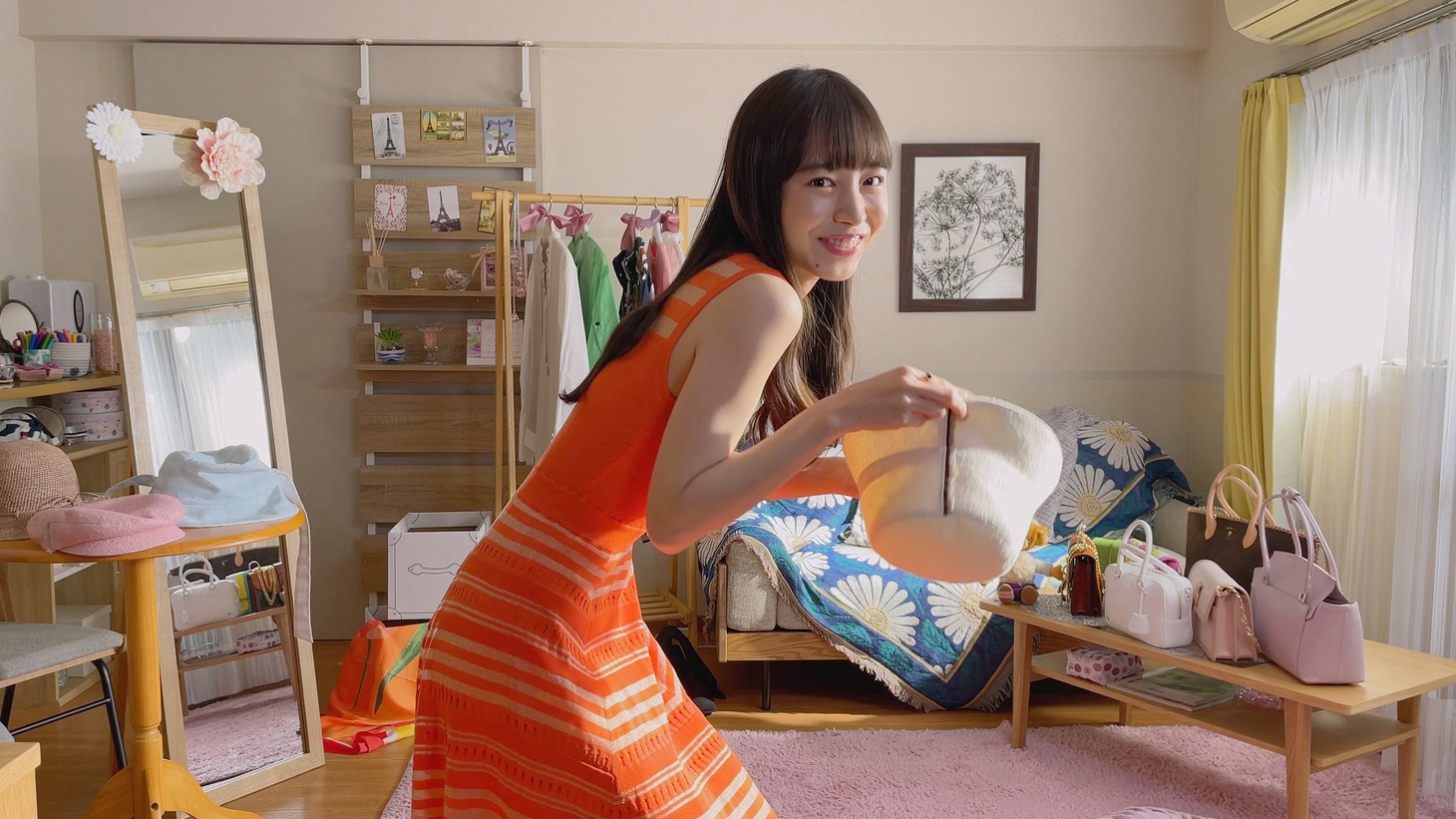ドラマ「メンタル強め美女白川さん」オープニングより。 (c)「メンタル強め美女白川さん」製作委員会