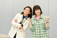 左から石田ひかり演じる夏目聡子、今田美桜演じる田中麻理鈴。