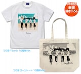 左からキャラクタ-デザイン・宇木敦哉の描き下ろしイラストを使用したTシャツ、ラージサイズのトートバッグ。