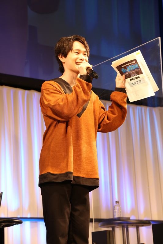 クロム役の佐藤元。