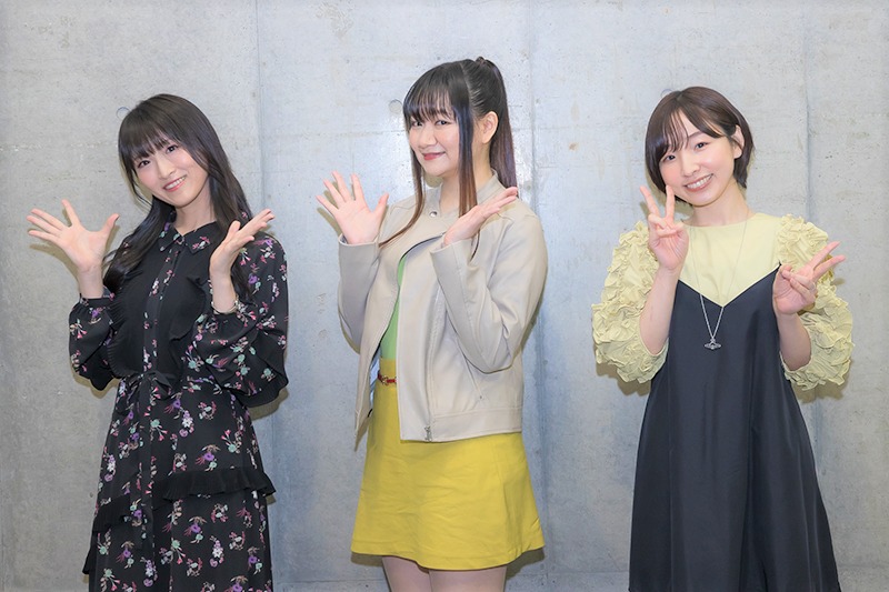 左から藤田咲、タニベユミ、洲崎綾。