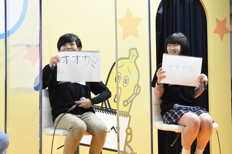 左から熊谷俊輝、福島香々。「ランズベリー・アーサーを動物にたとえると？」という質問に揃って「オオカミ」と回答し、息の合ったコンビネーションを見せる。