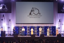 「ソードアート・オンライン 10th Anniversary Project -The Beginning-」ステージの様子。左から松岡禎丞、戸松遥、茅野愛衣、島崎信長、日高里菜、高垣彩陽。
