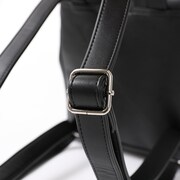 早川アキモデルのリュック。