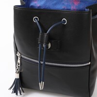 早川アキモデルのリュック。