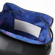 早川アキモデルのリュック。