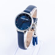 早川アキモデルの腕時計。