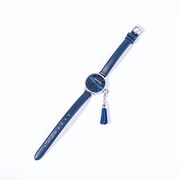 早川アキモデルの腕時計。