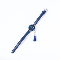 早川アキモデルの腕時計。