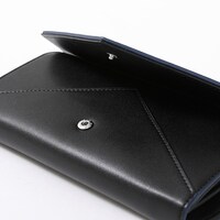 早川アキモデルの財布。