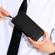 デンジモデルの財布の使用イメージ。