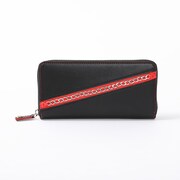 マキマモデルの財布。