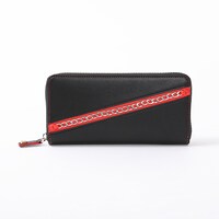 マキマモデルの財布。